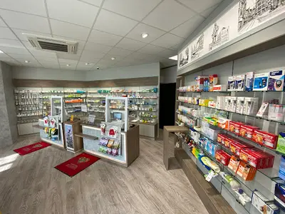 Bären-apotheke Halle Mit Drive-in Autoschalter