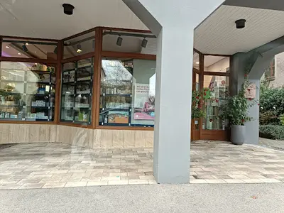 Greifen-apotheke